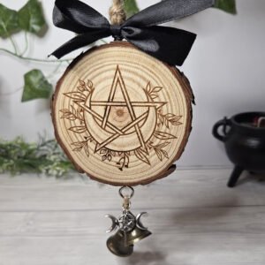 Pentagramm Deko Holzscheibe mit Hexenglocken