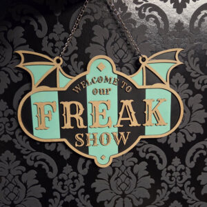 Einzelstück | Welcome to our Freakshow Holzschild | Green Edition