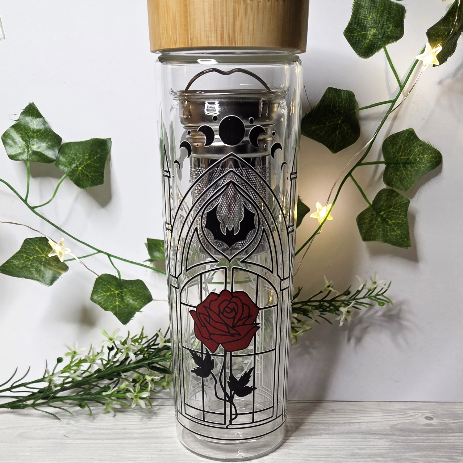 Roses & Thorns Cathedral Glasflasche mit Sieb